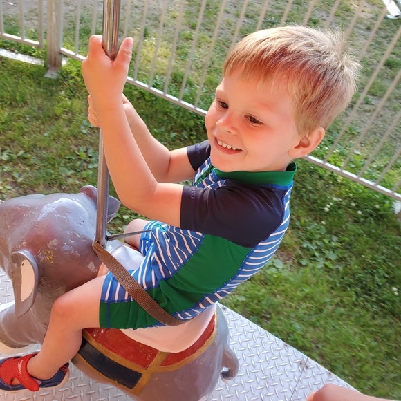 Meet your Posher, Krystal 👱‍♀️👠👜💄🛍 - Picture 2 of 14